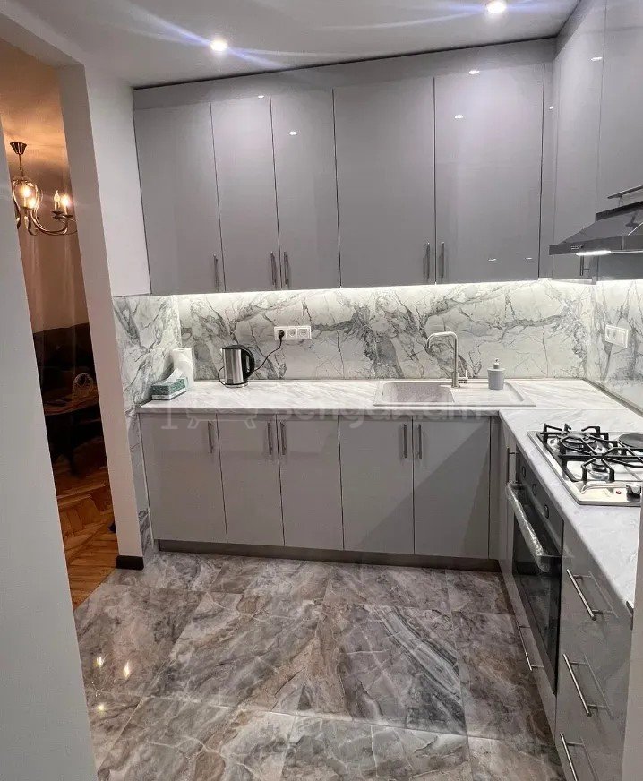 3 Սենյականոց Բնակարան Քարե Շենքում, 70քմ, 4/4 հարկ, Կապիտալ Վերանորոգված, Կահավորված, Արևկող