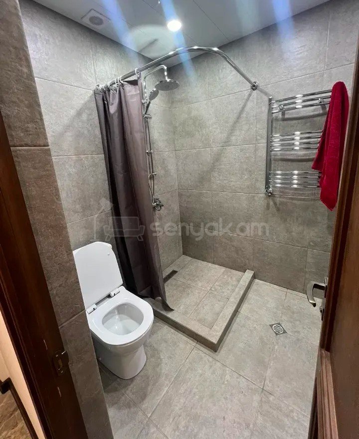 3 Սենյականոց Բնակարան Քարե Շենքում, 70քմ, 4/4 հարկ, Կապիտալ Վերանորոգված, Կահավորված, Արևկող