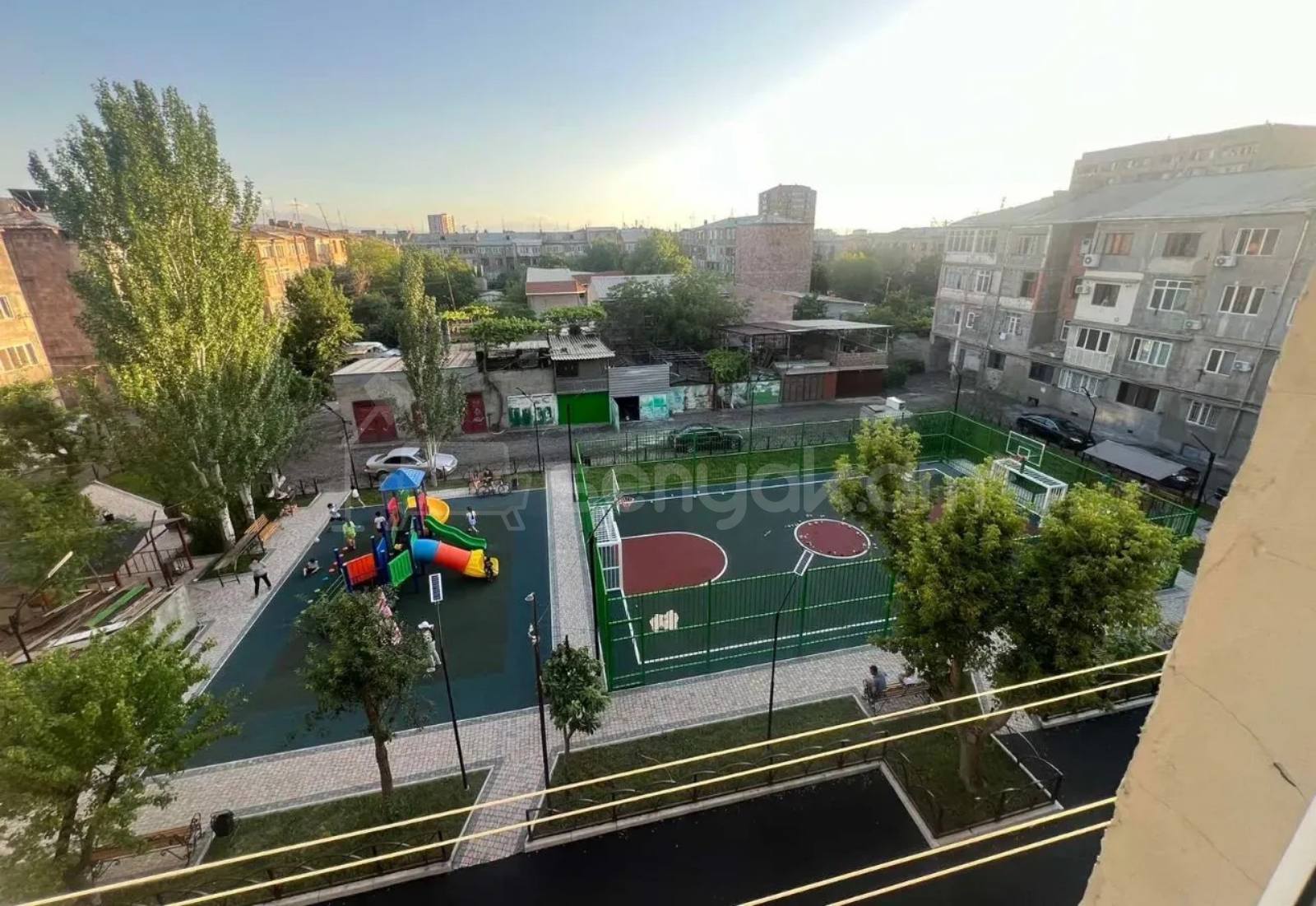 3 Սենյականոց Բնակարան Քարե Շենքում, 70քմ, 4/4 հարկ, Կապիտալ Վերանորոգված, Կահավորված, Արևկող