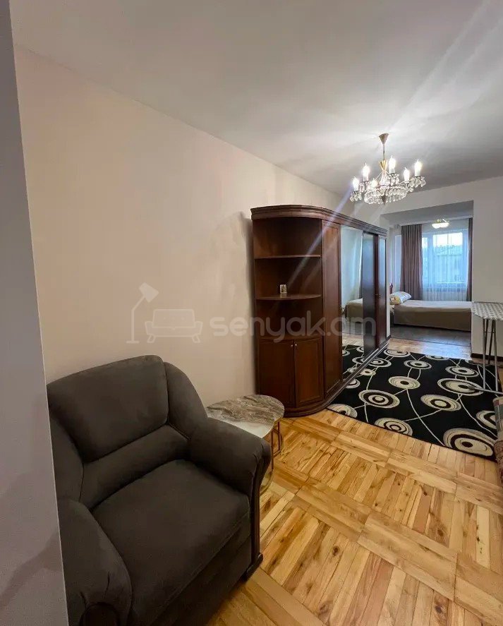 3 Սենյականոց Բնակարան Քարե Շենքում, 70քմ, 4/4 հարկ, Կապիտալ Վերանորոգված, Կահավորված, Արևկող