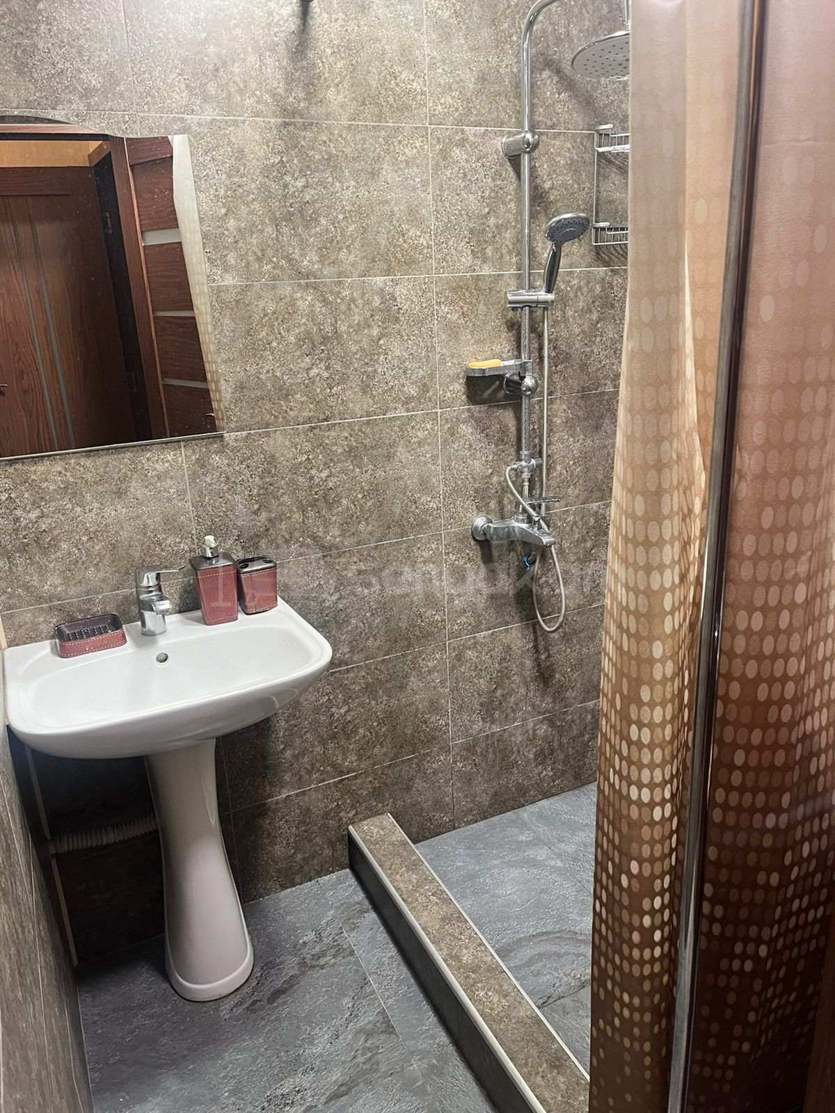 3 Սենյականոց Բնակարան, 70քմ, 9/9 հարկ, Նորմալ Վիճակում, Կահավորված, Արևկող