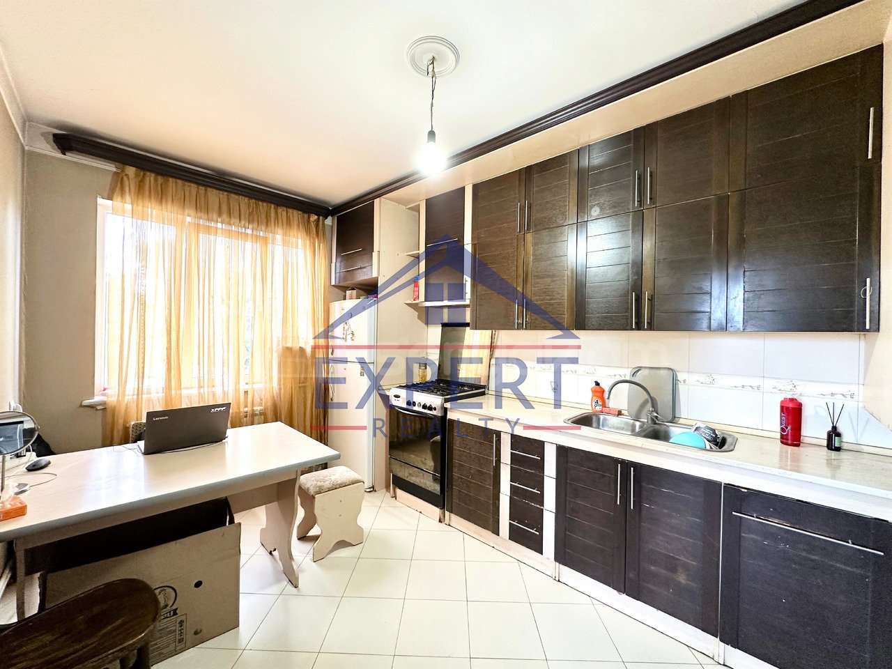 3 Սենյականոց Բնակարան Քարե Շենքում, 100քմ, 3/5 հարկ, Կապիտալ Վերանորոգված, Կահավորված