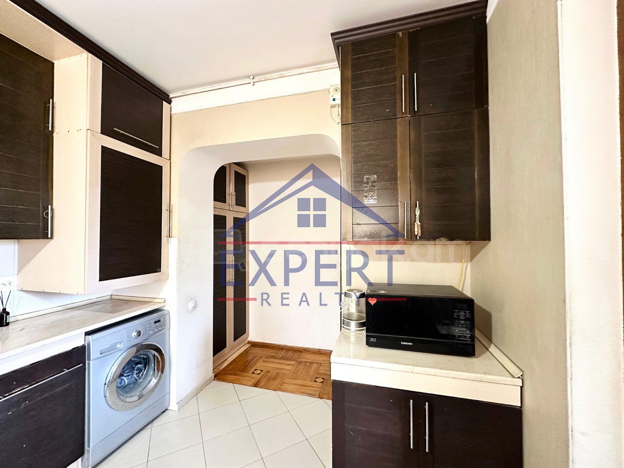 3 Սենյականոց Բնակարան Քարե Շենքում, 100քմ, 3/5 հարկ, Կապիտալ Վերանորոգված, Կահավորված