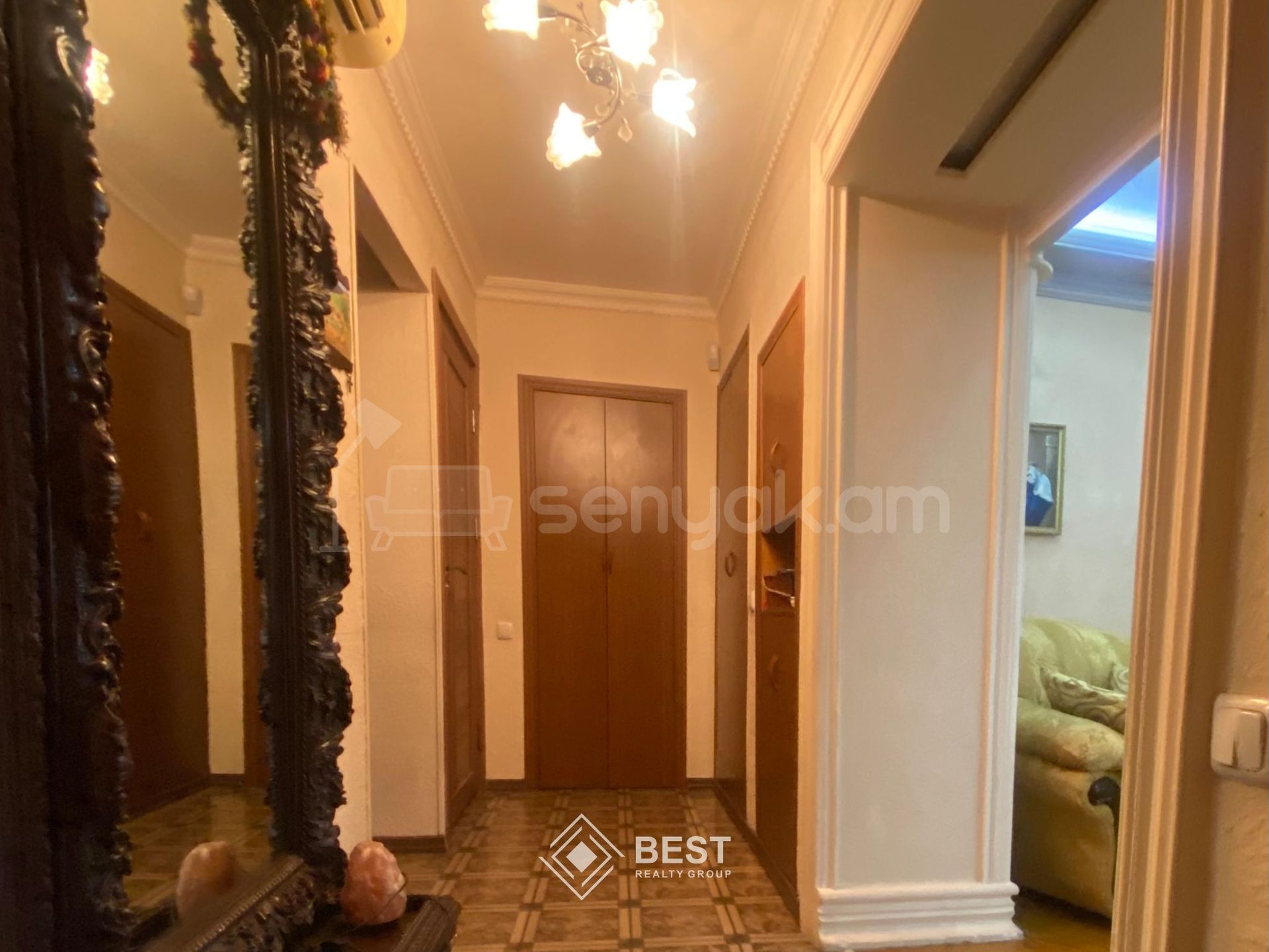 4 Սենյականոց Բնակարան Քարե Շենքում, 100քմ, 4/5 հարկ, Կապիտալ Վերանորոգված