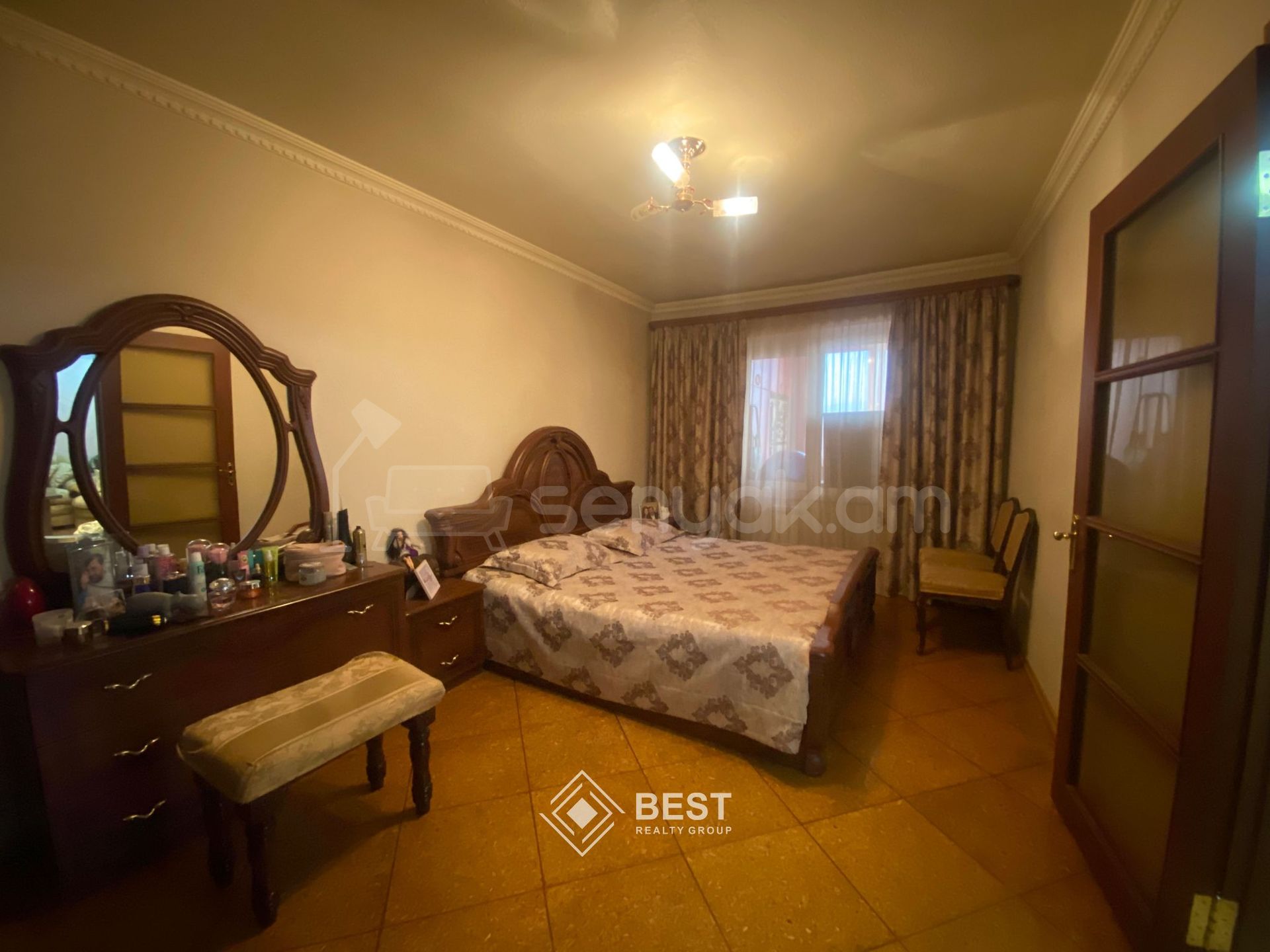 4 Սենյականոց Բնակարան Քարե Շենքում, 100քմ, 4/5 հարկ, Կապիտալ Վերանորոգված