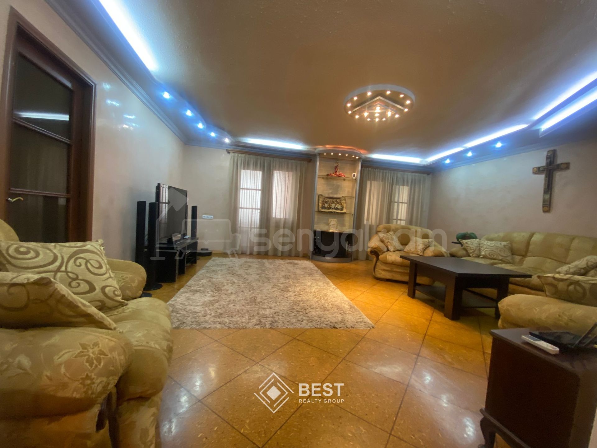 4 Սենյականոց Բնակարան Քարե Շենքում, 100քմ, 4/5 հարկ, Կապիտալ Վերանորոգված