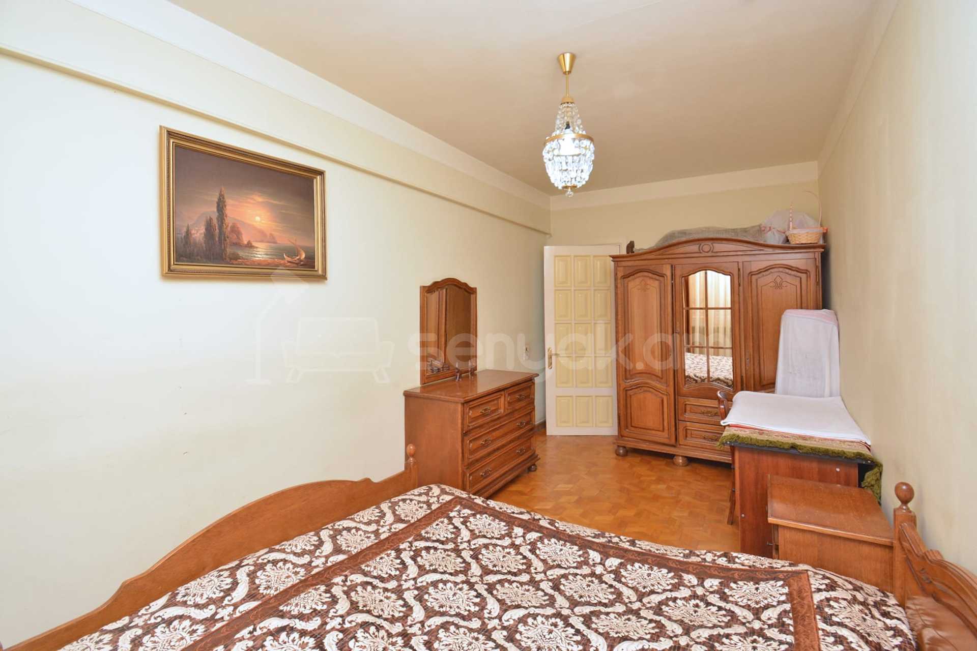 3 Սենյականոց Բնակարան Քարե Շենքում, 150քմ, 2/5 հարկ, Կապիտալ Վերանորոգված