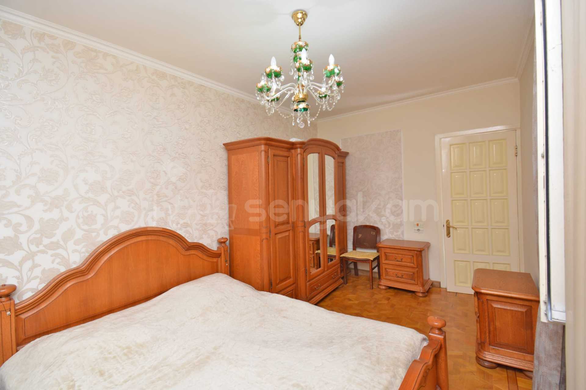 3 Սենյականոց Բնակարան Քարե Շենքում, 150քմ, 2/5 հարկ, Կապիտալ Վերանորոգված