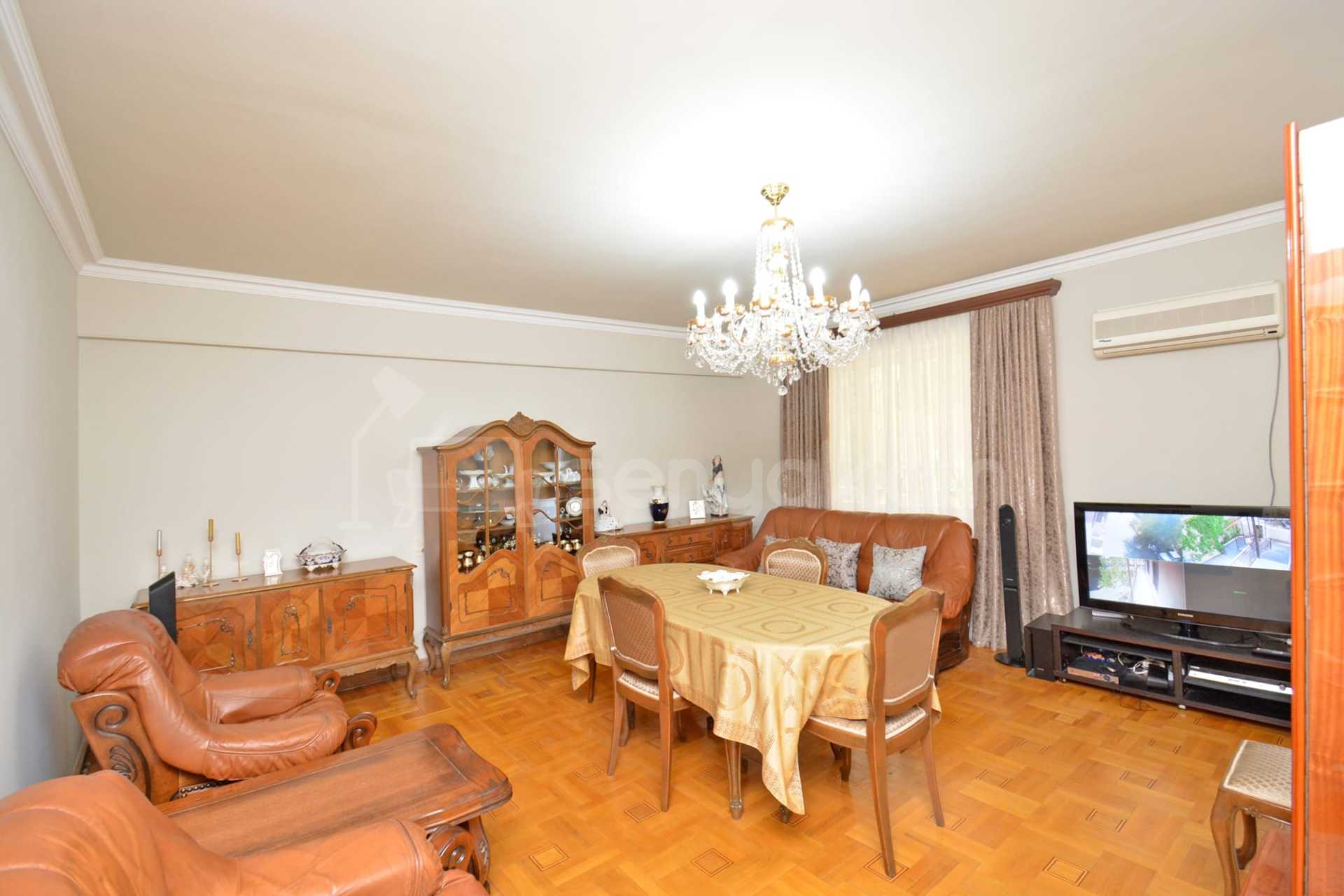 3 Սենյականոց Բնակարան Քարե Շենքում, 150քմ, 2/5 հարկ, Կապիտալ Վերանորոգված