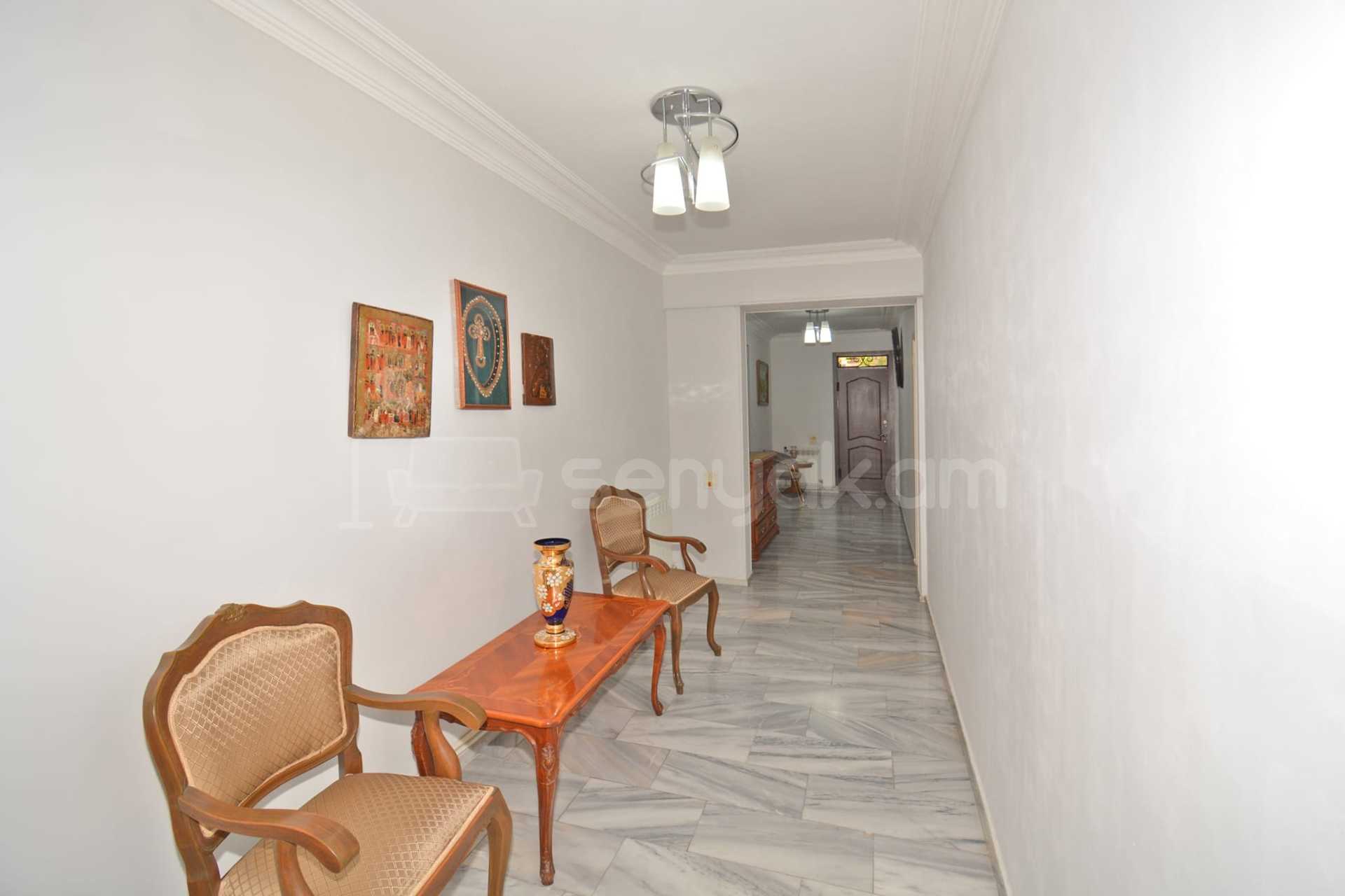 3 Սենյականոց Բնակարան Քարե Շենքում, 150քմ, 2/5 հարկ, Կապիտալ Վերանորոգված