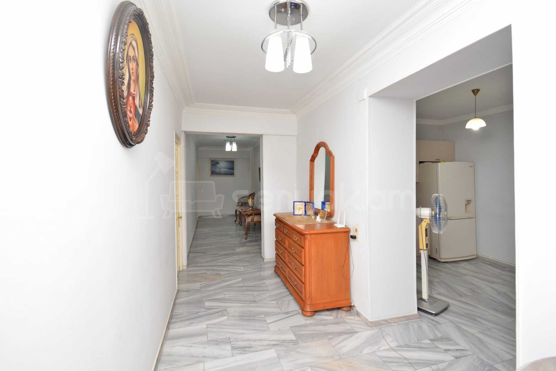 3 Սենյականոց Բնակարան Քարե Շենքում, 150քմ, 2/5 հարկ, Կապիտալ Վերանորոգված