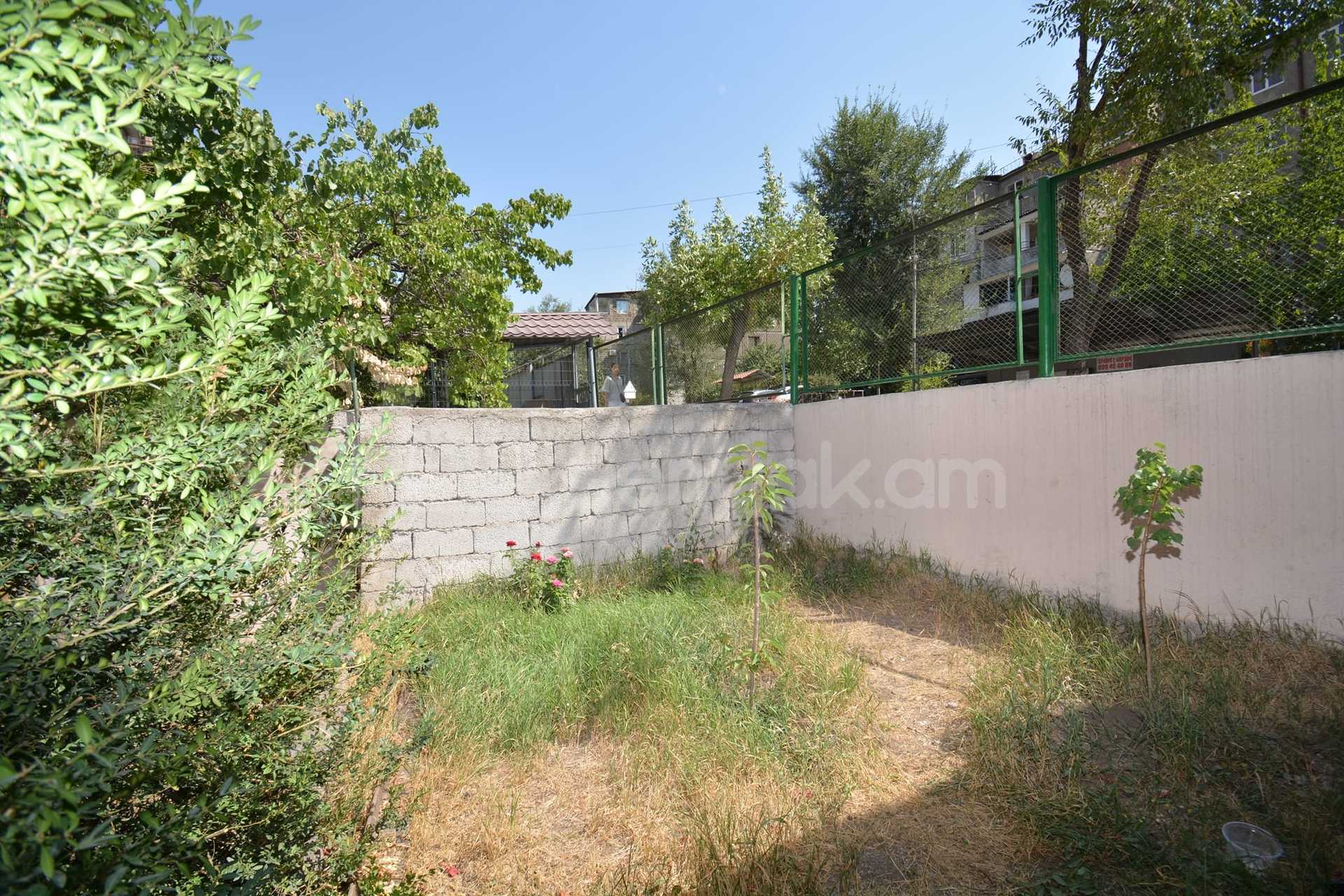 3 Սենյականոց Բնակարան Քարե Շենքում, 150քմ, 2/5 հարկ, Կապիտալ Վերանորոգված