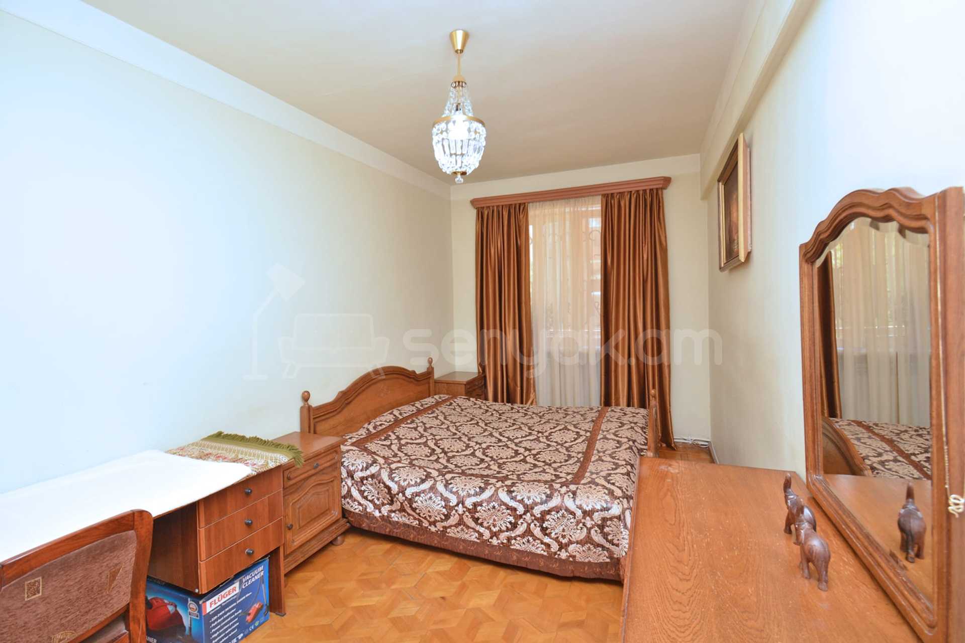 3 Սենյականոց Բնակարան Քարե Շենքում, 150քմ, 2/5 հարկ, Կապիտալ Վերանորոգված