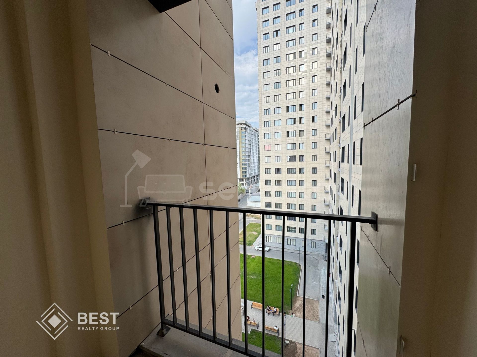 4 Սենյականոց Բնակարան, 104քմ, 8/14 հարկ, Զրոյական Վիճակում