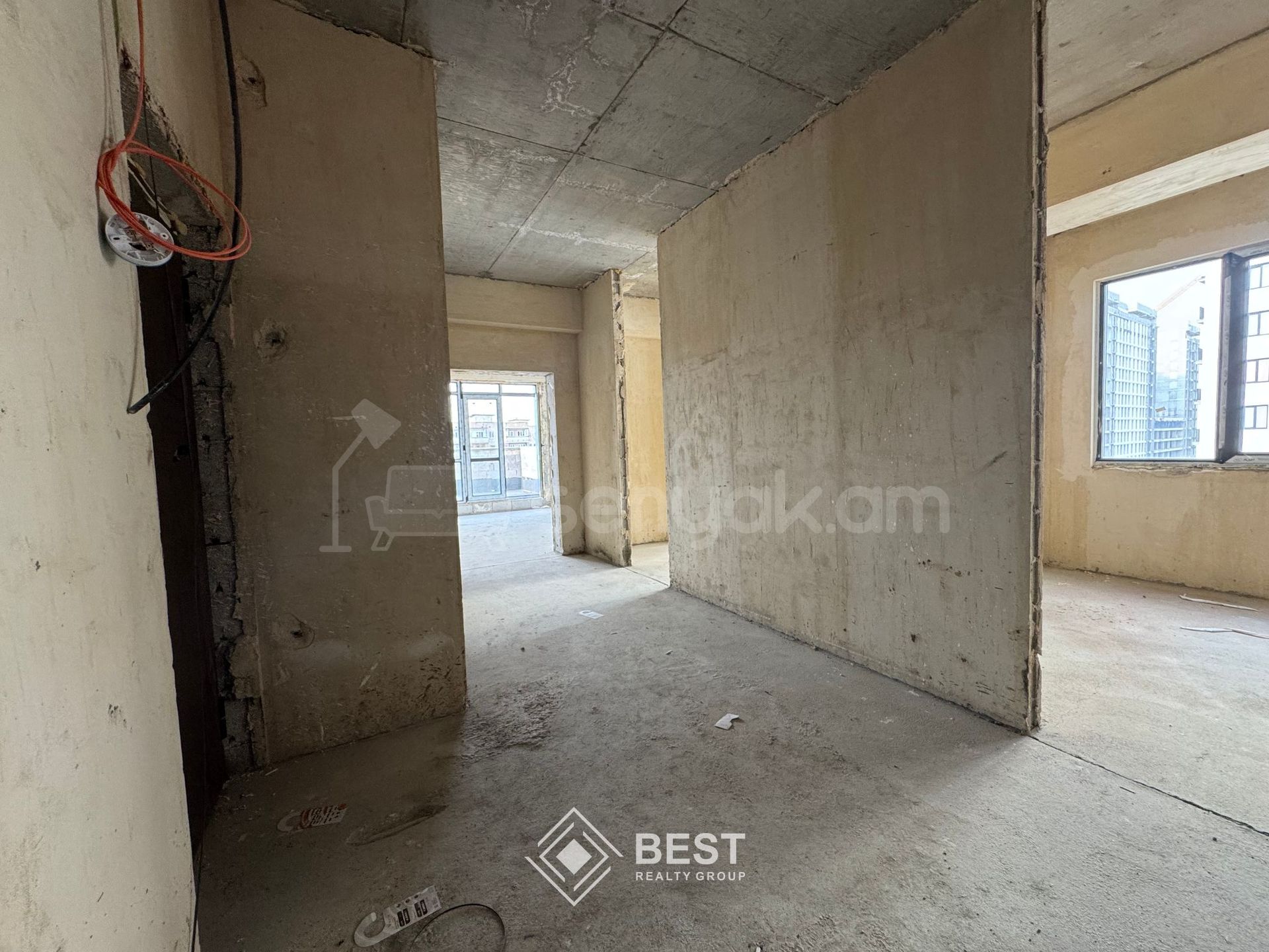 4 Սենյականոց Բնակարան, 104քմ, 8/14 հարկ, Զրոյական Վիճակում