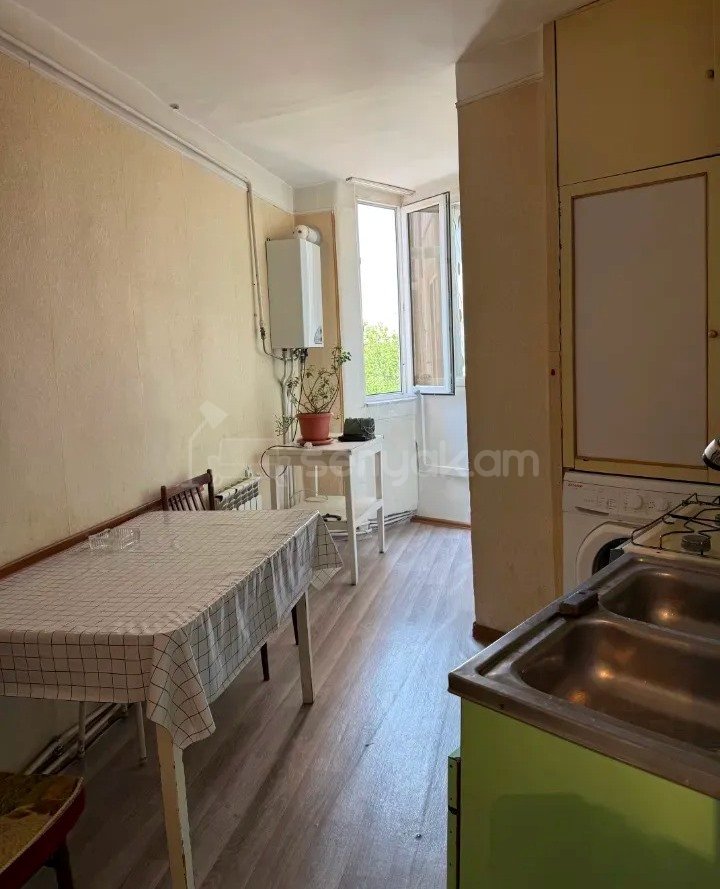 3 Սենյականոց Բնակարան, 87քմ, 2/12 հարկ, Նորմալ Վիճակում