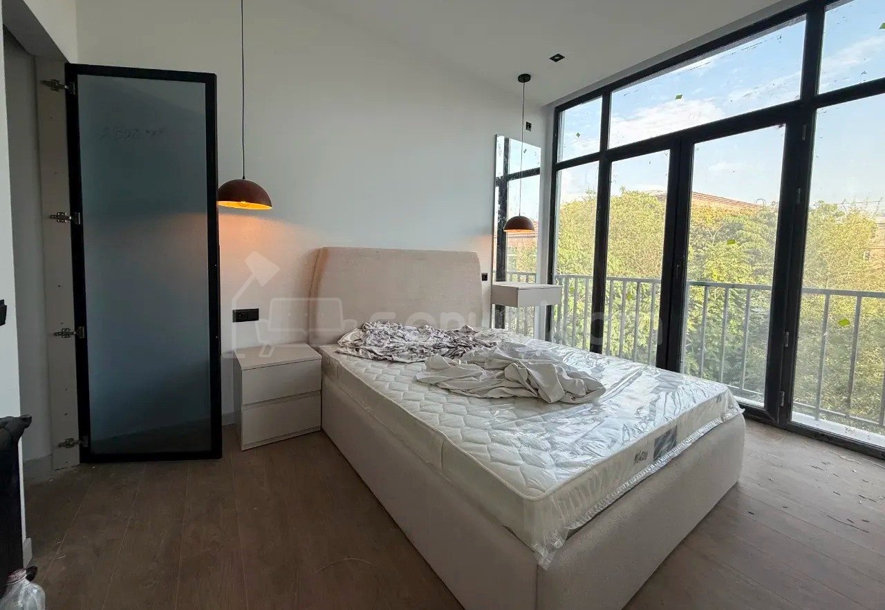 3 Սենյականոց Բնակարան Քարե Շենքում, 60քմ, 3/4 հարկ, Կապիտալ Վերանորոգված