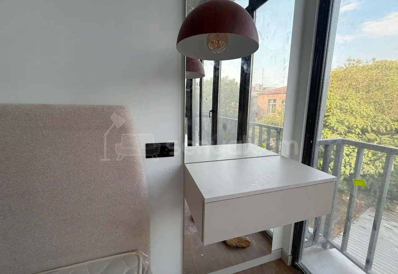 3 Սենյականոց Բնակարան Քարե Շենքում, 60քմ, 3/4 հարկ, Կապիտալ Վերանորոգված