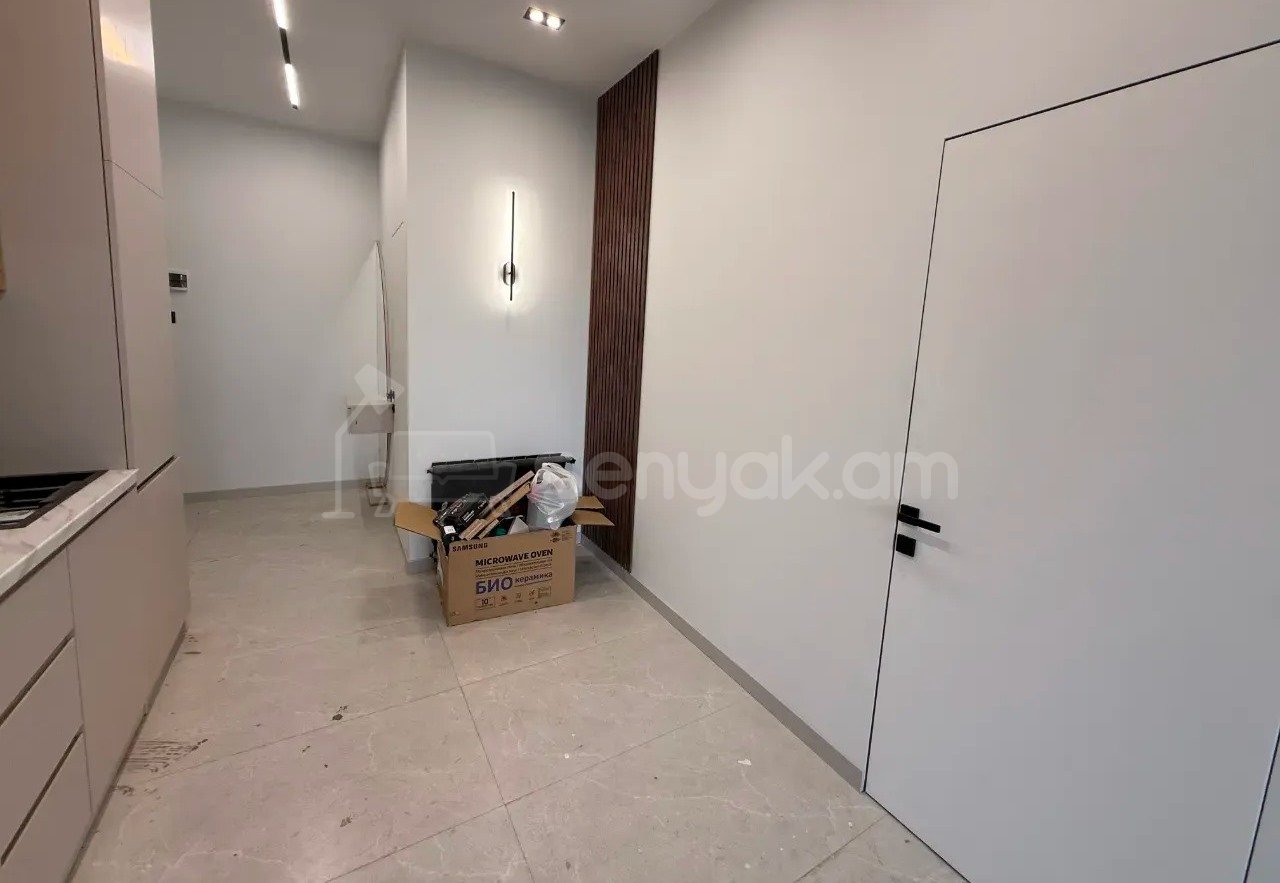 3 Սենյականոց Բնակարան Քարե Շենքում, 60քմ, 3/4 հարկ, Կապիտալ Վերանորոգված