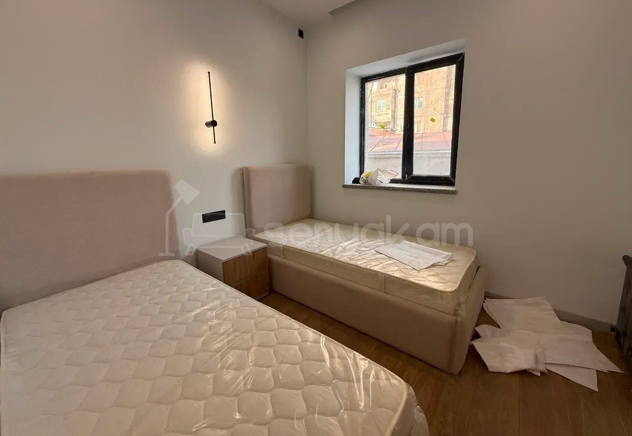 3 Սենյականոց Բնակարան Քարե Շենքում, 60քմ, 3/4 հարկ, Կապիտալ Վերանորոգված