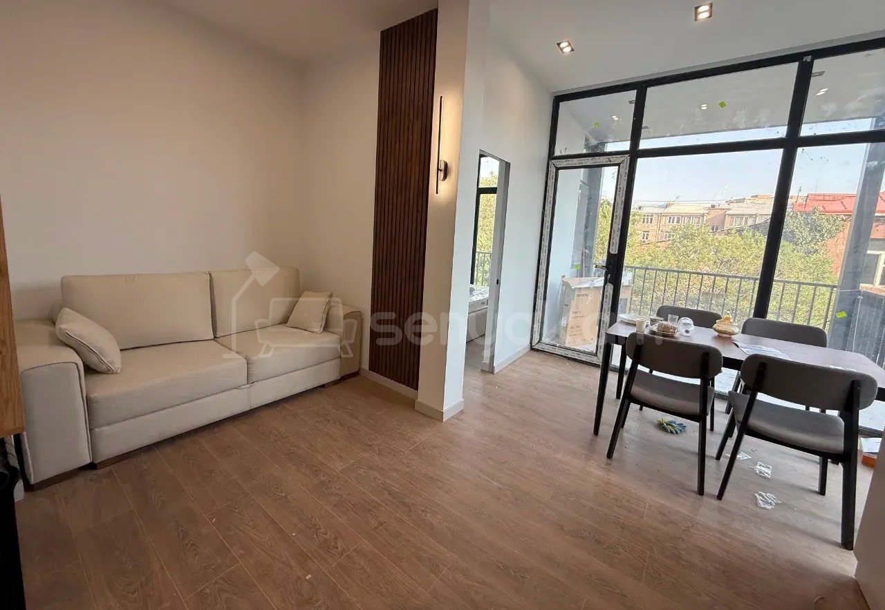 3 Սենյականոց Բնակարան Քարե Շենքում, 60քմ, 3/4 հարկ, Կապիտալ Վերանորոգված