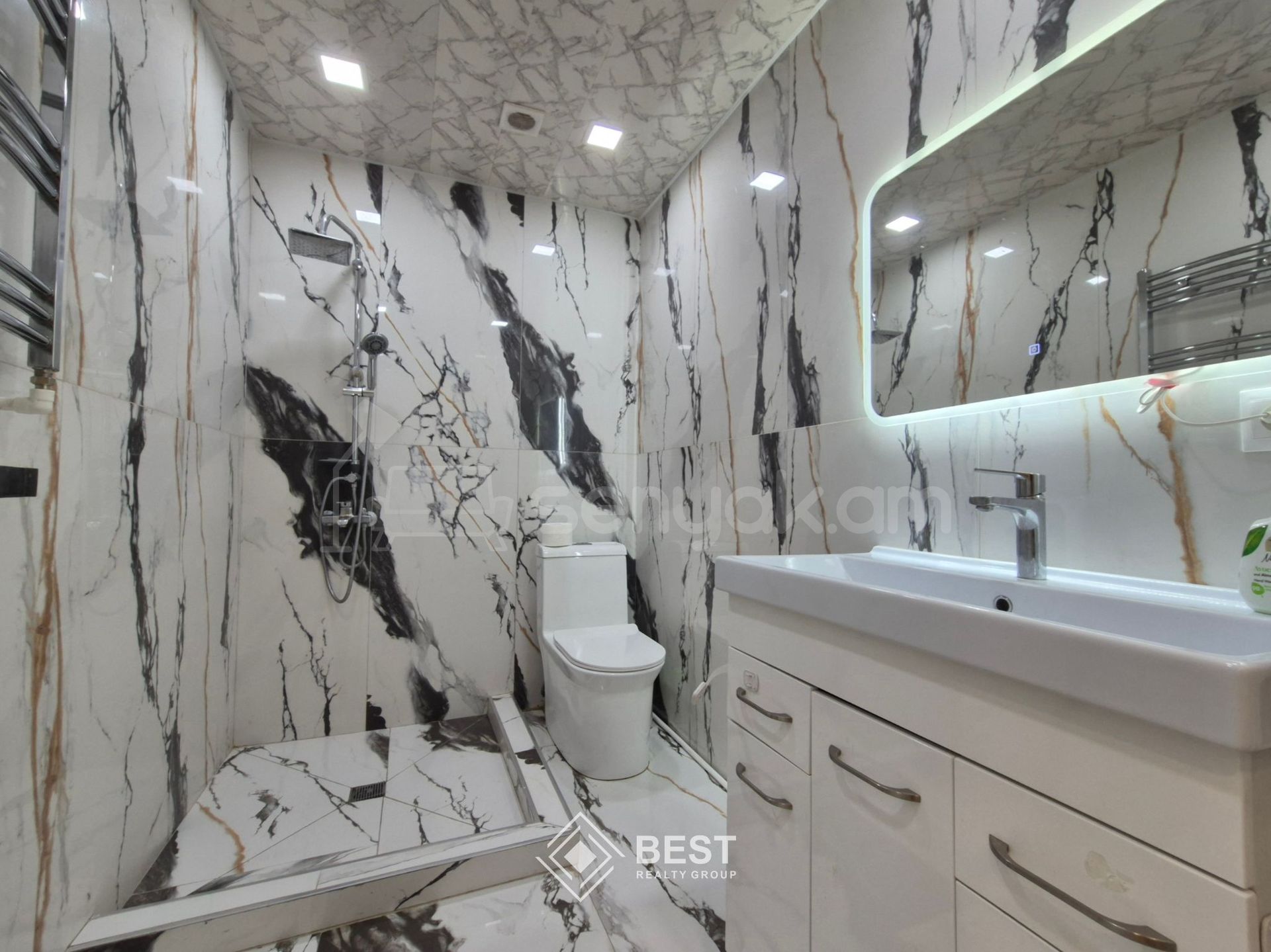 3 Սենյականոց Բնակարան Նորակառույցում, 81քմ, 1/3 հարկ, Կապիտալ Վերանորոգված