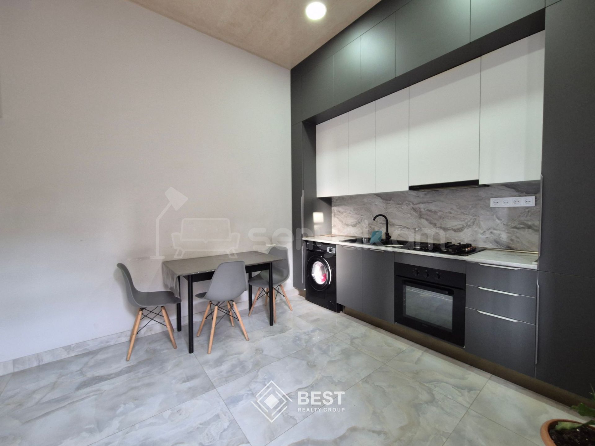 3 Սենյականոց Բնակարան Նորակառույցում, 81քմ, 1/3 հարկ, Կապիտալ Վերանորոգված