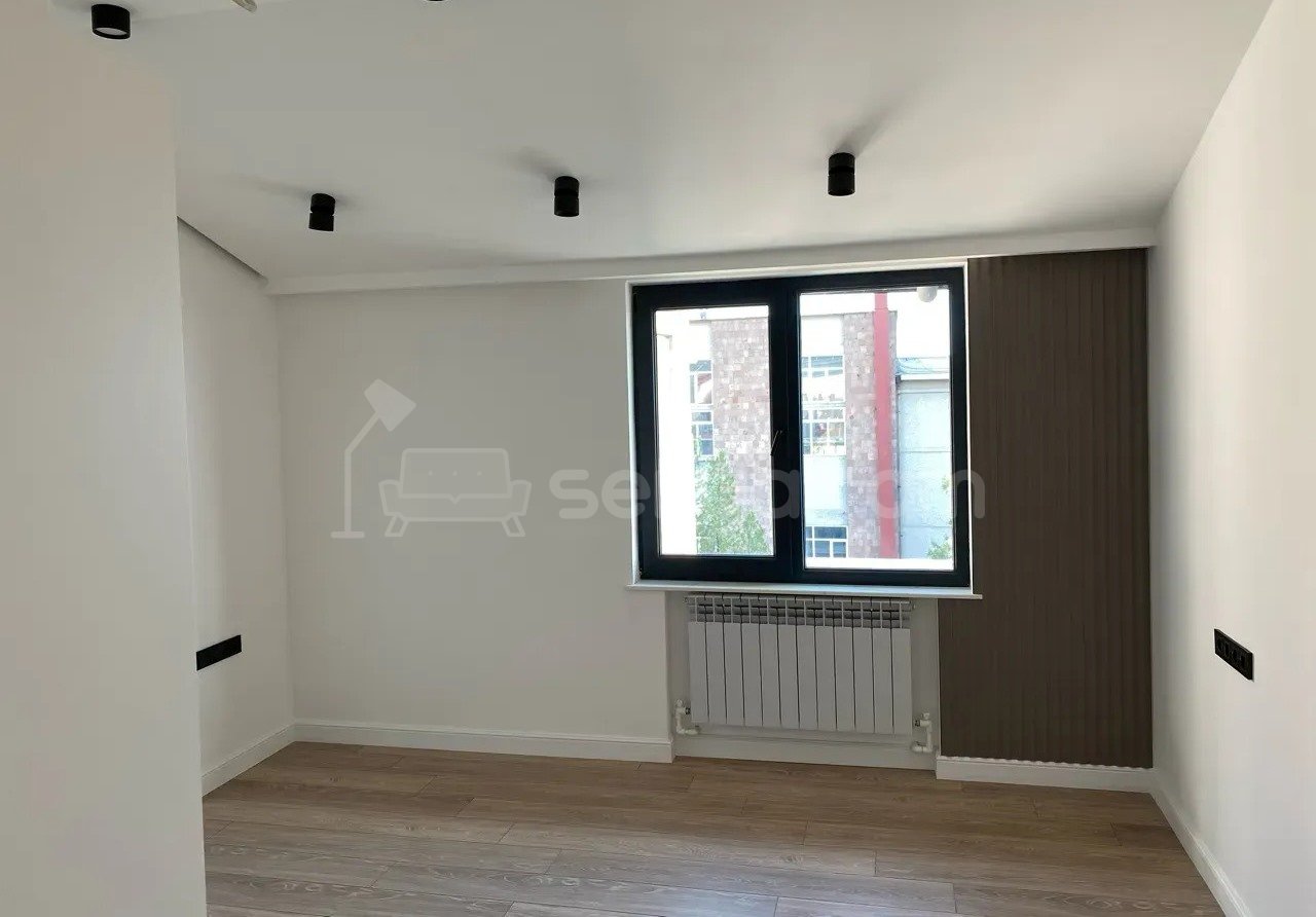 3 Սենյականոց Բնակարան Քարե Շենքում, 92քմ, 4/4 հարկ, Կապիտալ Վերանորոգված