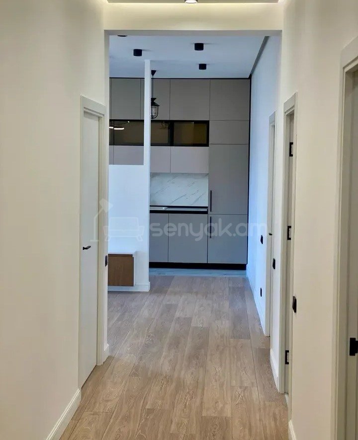 3 Սենյականոց Բնակարան Քարե Շենքում, 92քմ, 4/4 հարկ, Կապիտալ Վերանորոգված