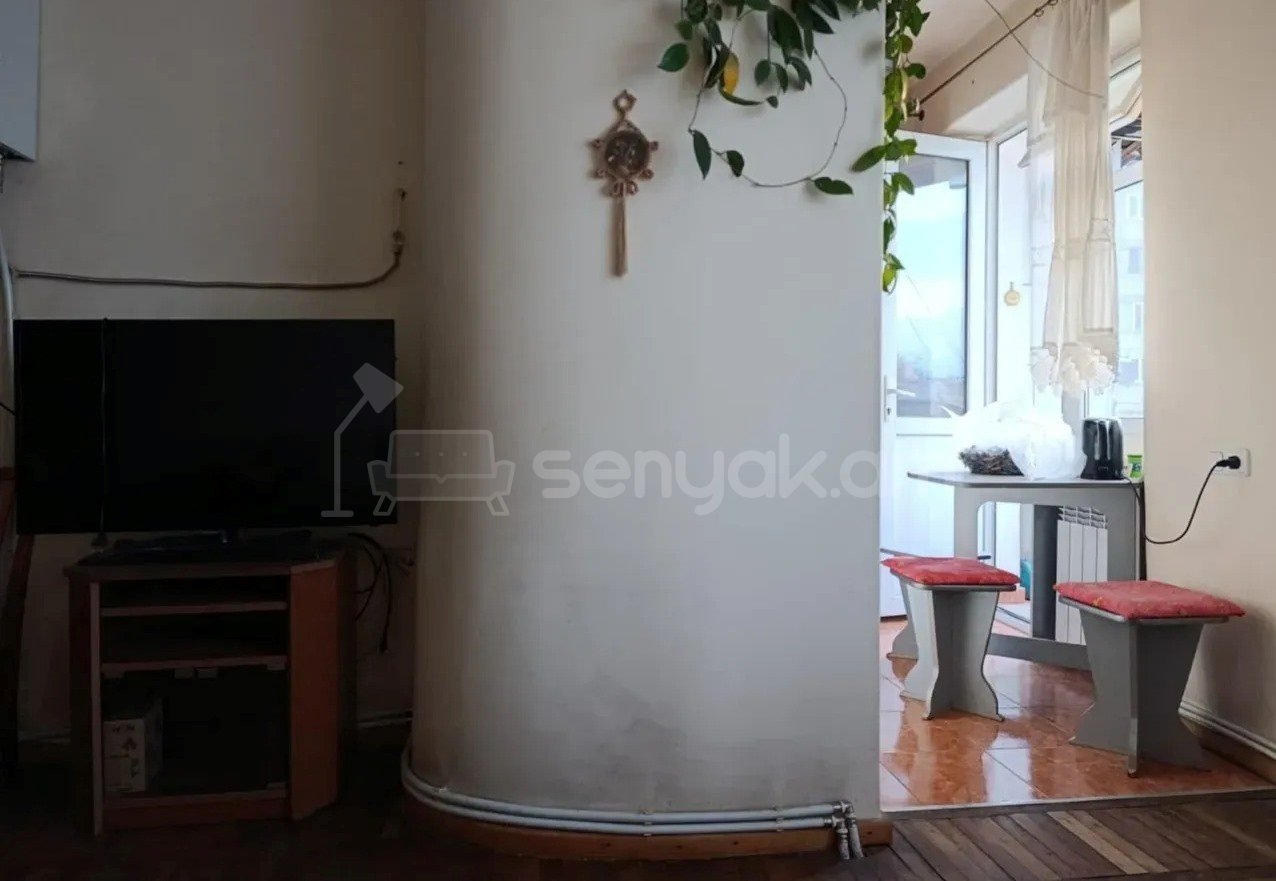 3 Սենյականոց Բնակարան Քարե Շենքում, 76քմ, 5/5 հարկ, Նորմալ Վիճակում