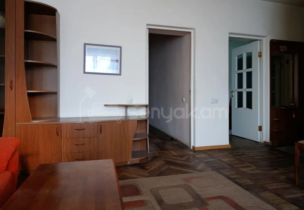 3 Սենյականոց Բնակարան Քարե Շենքում, 76քմ, 5/5 հարկ, Նորմալ Վիճակում