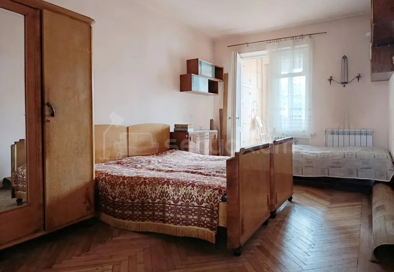 3 Սենյականոց Բնակարան Քարե Շենքում, 76քմ, 5/5 հարկ, Նորմալ Վիճակում