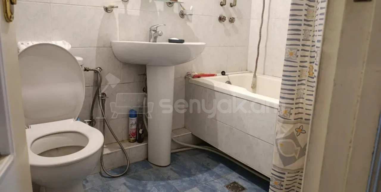 3 Սենյականոց Բնակարան Քարե Շենքում, 76քմ, 5/5 հարկ, Նորմալ Վիճակում