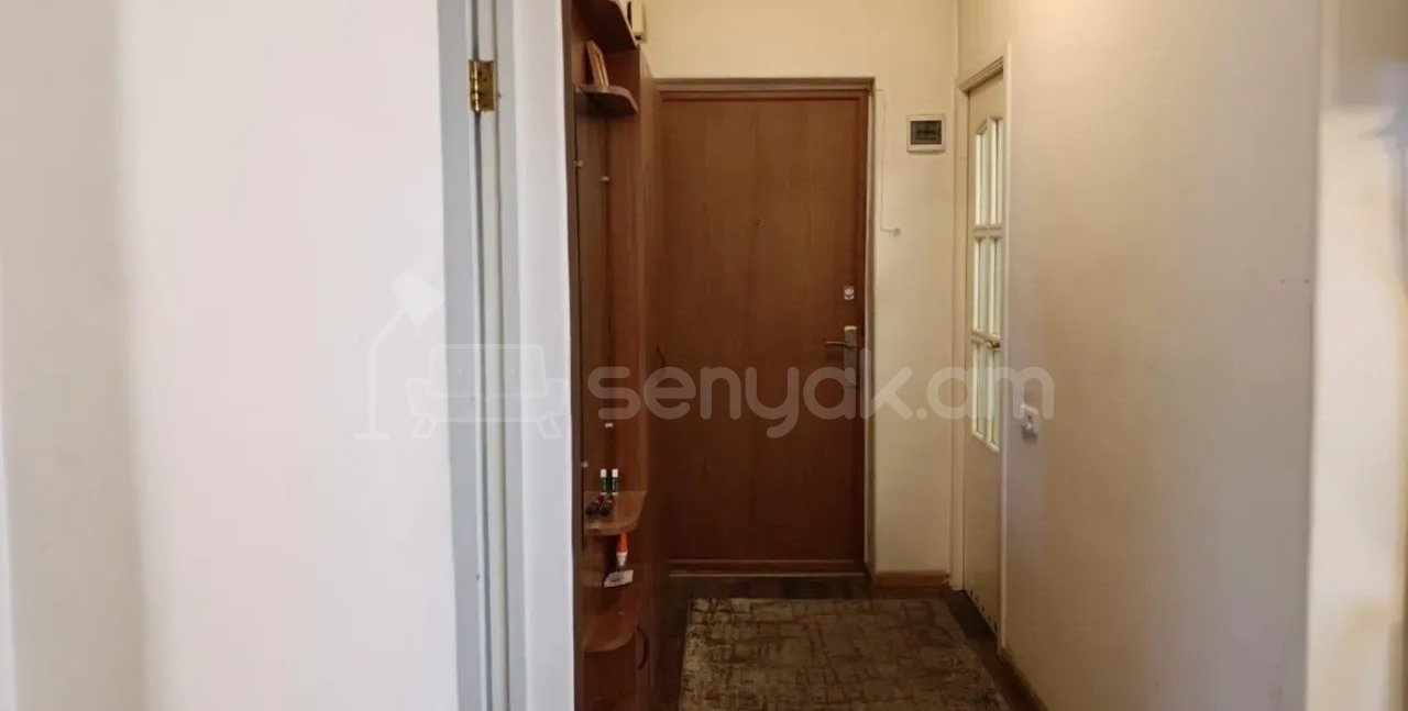 3 Սենյականոց Բնակարան Քարե Շենքում, 76քմ, 5/5 հարկ, Նորմալ Վիճակում