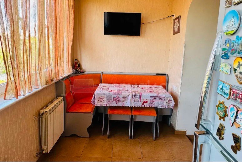 3 Սենյականոց Բնակարան Քարե Շենքում, 77քմ, 4/4 հարկ, Կապիտալ Վերանորոգված, Կահավորված, Արևկող