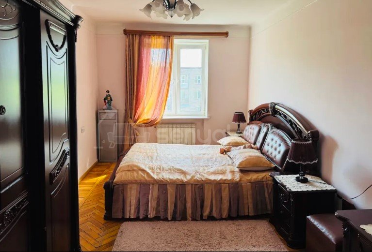 3 Սենյականոց Բնակարան Քարե Շենքում, 77քմ, 4/4 հարկ, Կապիտալ Վերանորոգված, Կահավորված, Արևկող