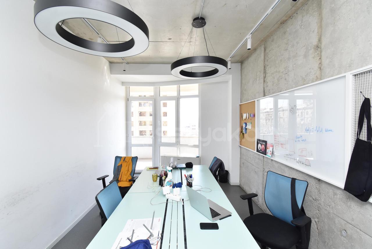 Նորակառույց Օֆիսային Տարածք, 300քմ