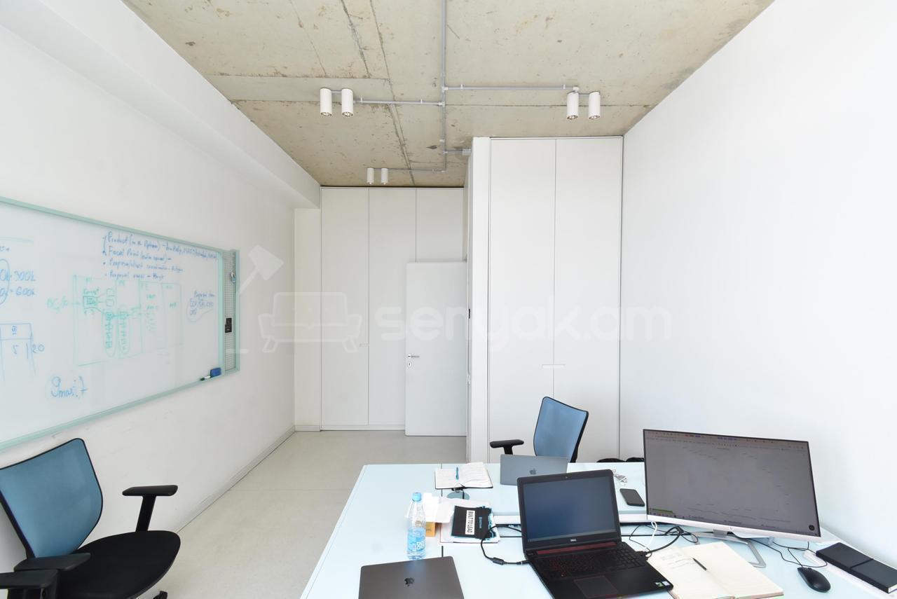 Նորակառույց Օֆիսային Տարածք, 300քմ