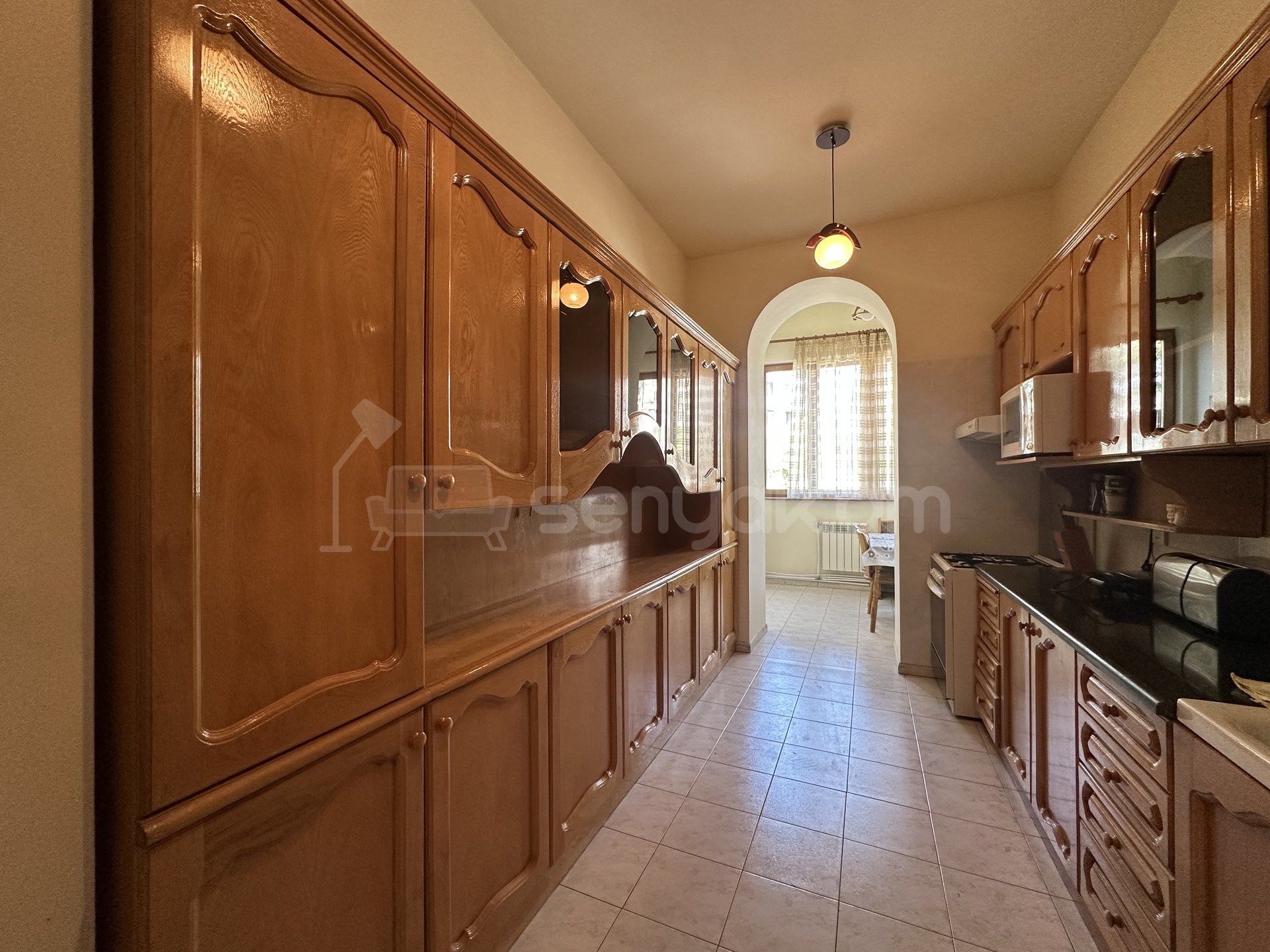 4 Սենյականոց Բնակարան Քարե Շենքում, 125քմ, 3/4 հարկ, Կապիտալ Վերանորոգված, Կահավորված, Արևկող