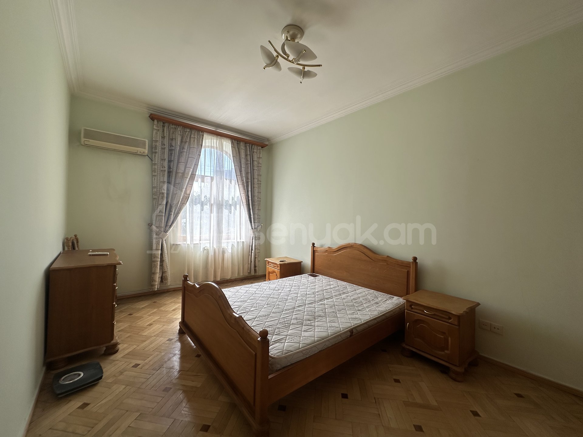 4 Սենյականոց Բնակարան Քարե Շենքում, 125քմ, 3/4 հարկ, Կապիտալ Վերանորոգված, Կահավորված, Արևկող