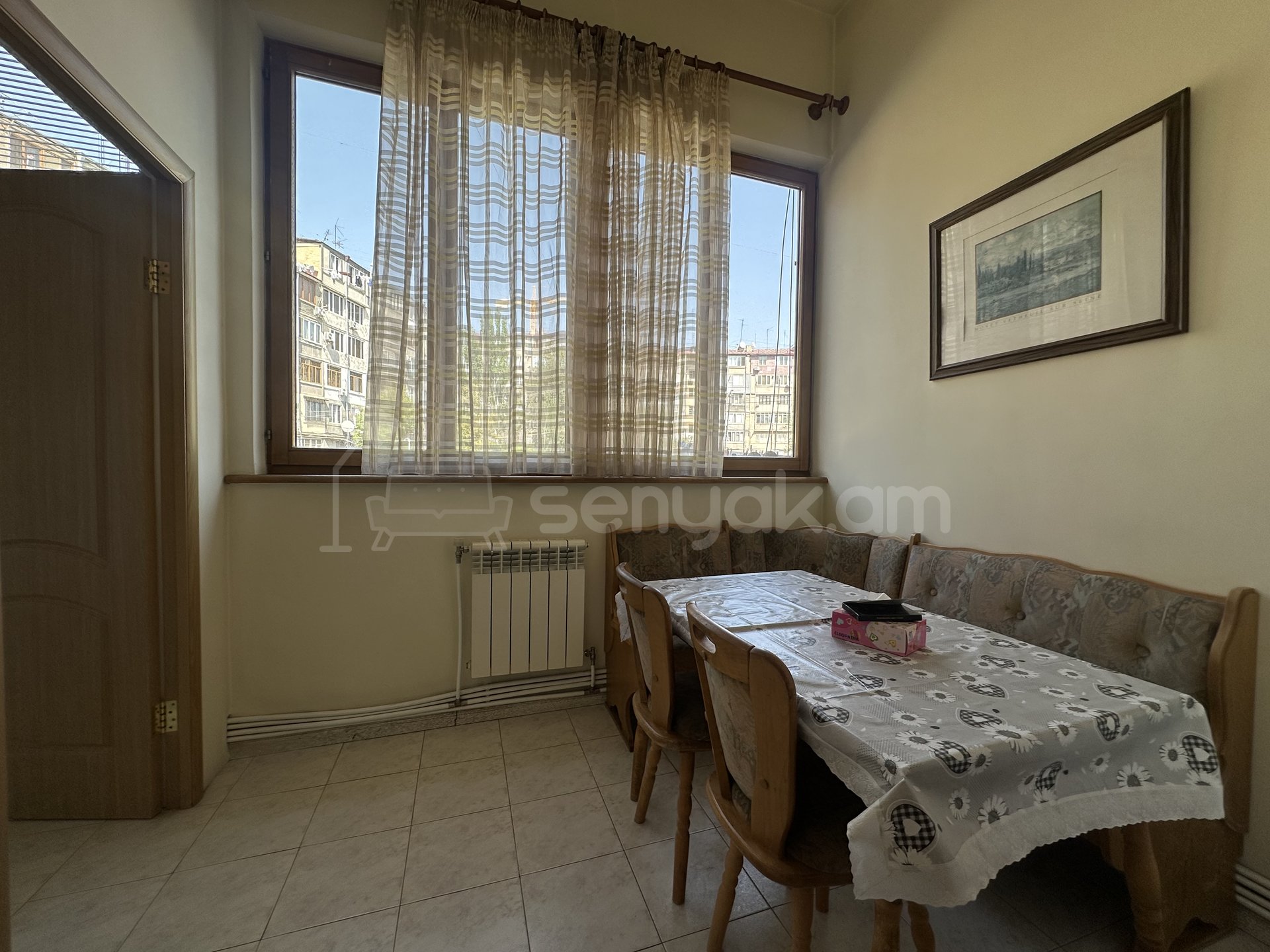 4 Սենյականոց Բնակարան Քարե Շենքում, 125քմ, 3/4 հարկ, Կապիտալ Վերանորոգված, Կահավորված, Արևկող