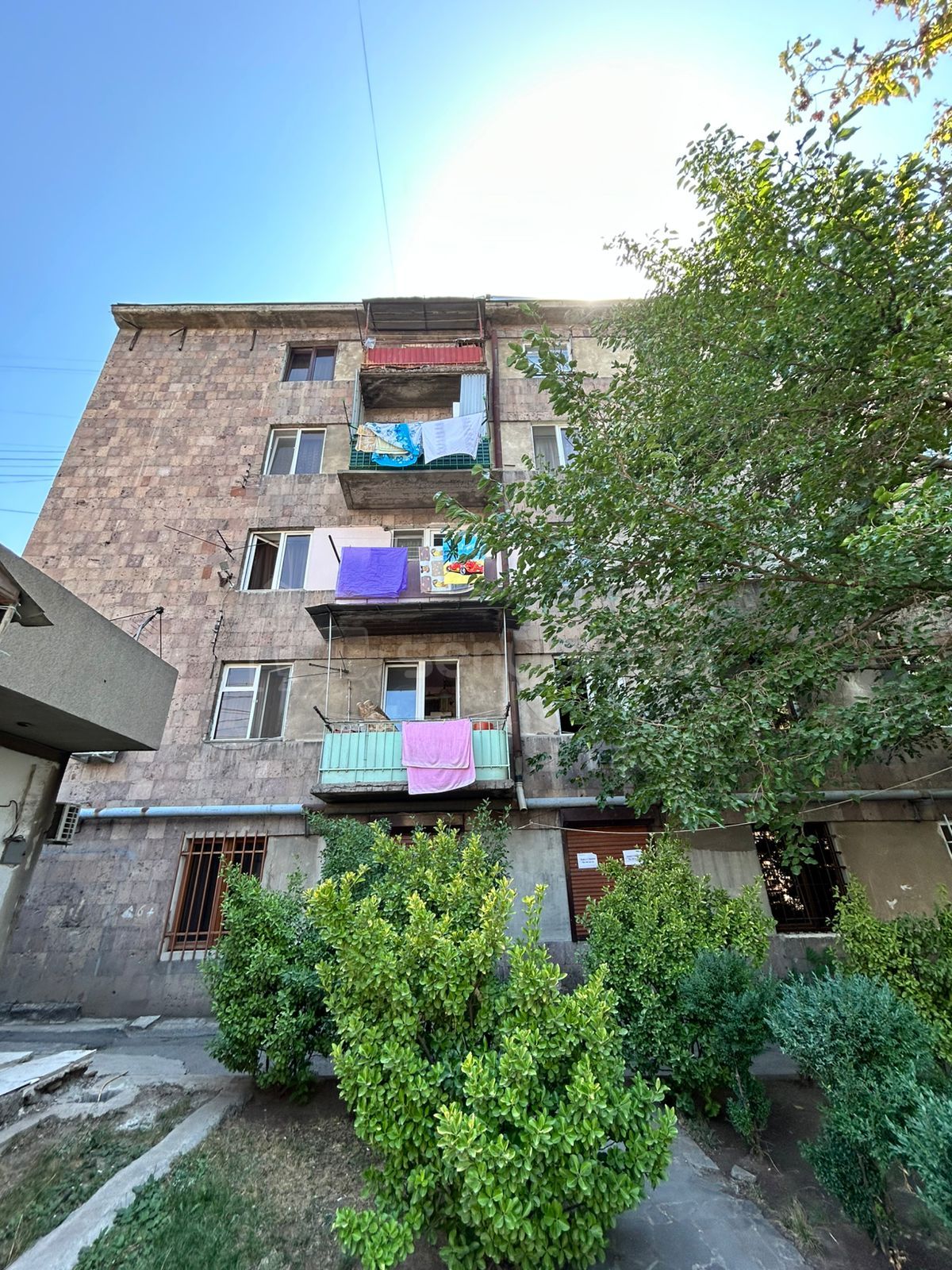 1 Սենյականոց Բնակարան Քարե Շենքում, 32քմ, 3/5 հարկ, Նորմալ Վիճակում