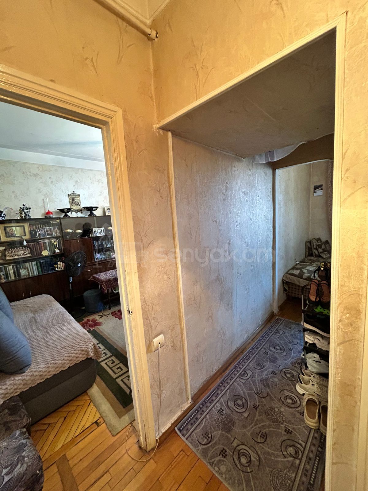 1 Սենյականոց Բնակարան Քարե Շենքում, 32քմ, 3/5 հարկ, Նորմալ Վիճակում