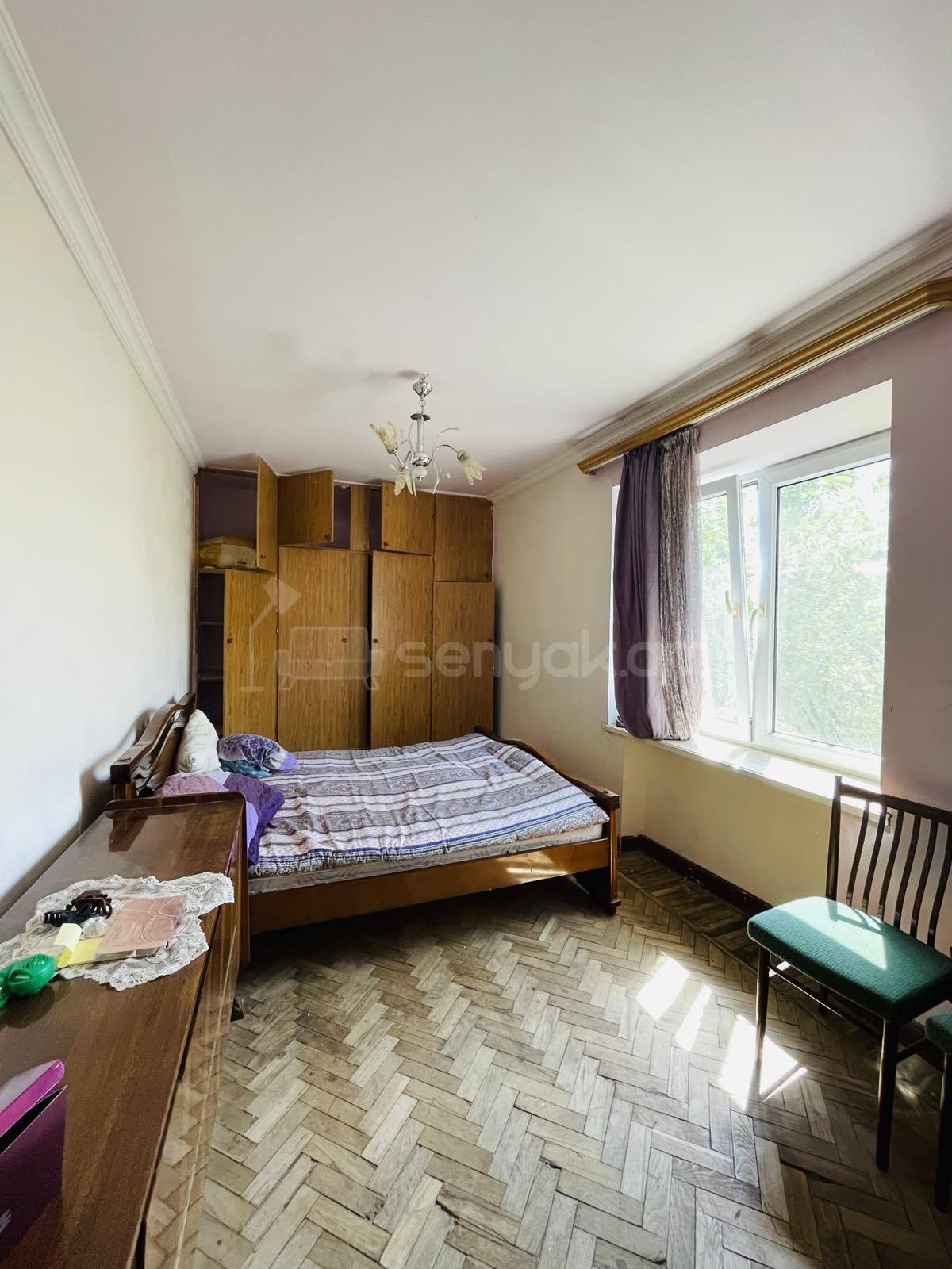 3 Սենյականոց Բնակարան Քարե Շենքում, 65քմ, 3/4 հարկ, Նորմալ Վիճակում, Կահավորված