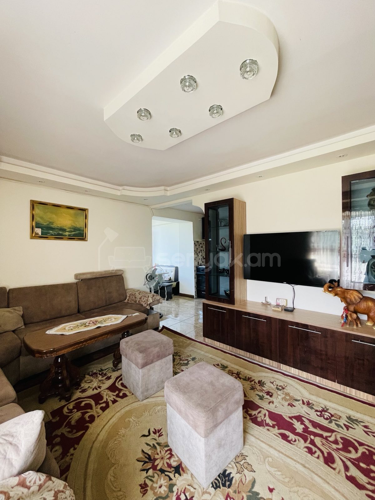 3 Սենյականոց Բնակարան Քարե Շենքում, 65քմ, 3/4 հարկ, Նորմալ Վիճակում, Կահավորված