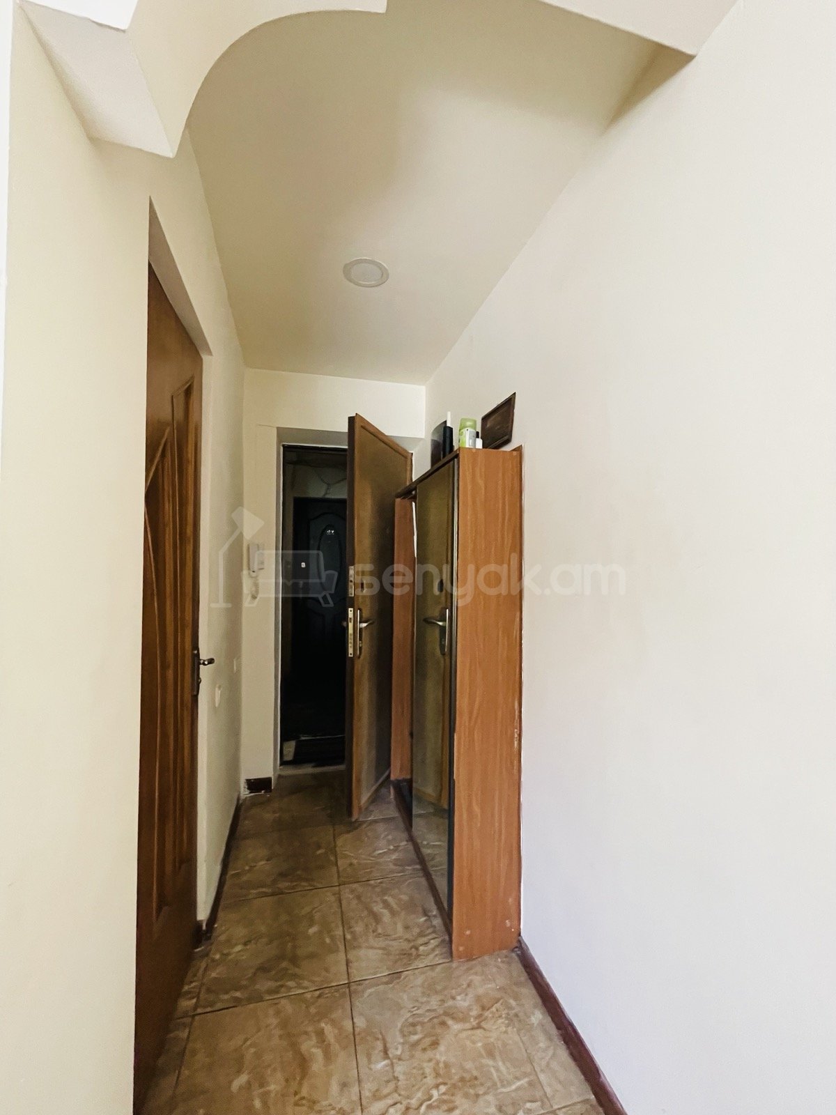 3 Սենյականոց Բնակարան Քարե Շենքում, 65քմ, 3/4 հարկ, Նորմալ Վիճակում, Կահավորված