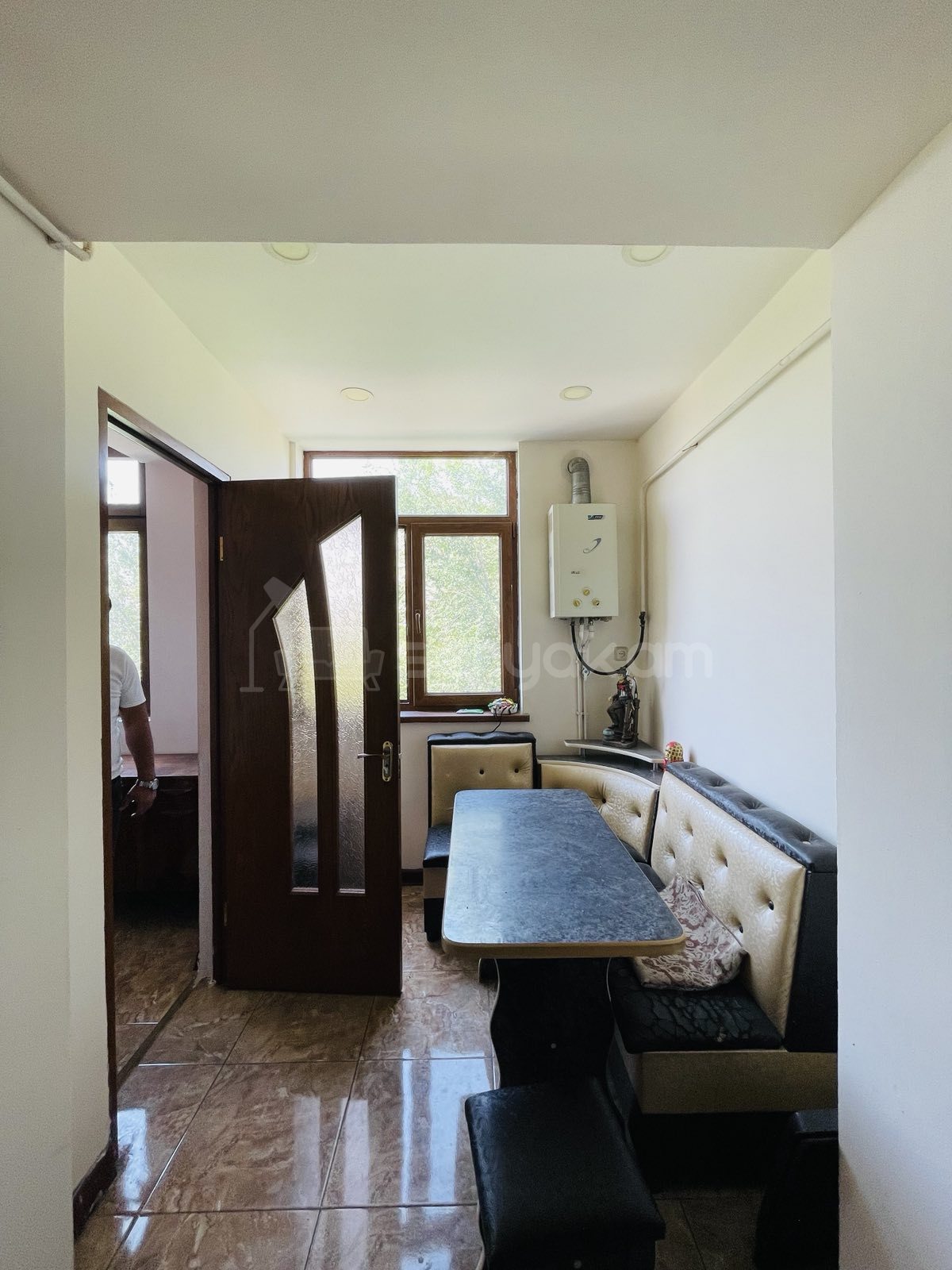 3 Սենյականոց Բնակարան Քարե Շենքում, 65քմ, 3/4 հարկ, Նորմալ Վիճակում, Կահավորված