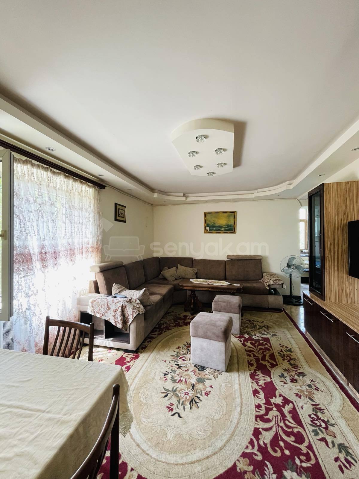 3 Սենյականոց Բնակարան Քարե Շենքում, 65քմ, 3/4 հարկ, Նորմալ Վիճակում, Կահավորված