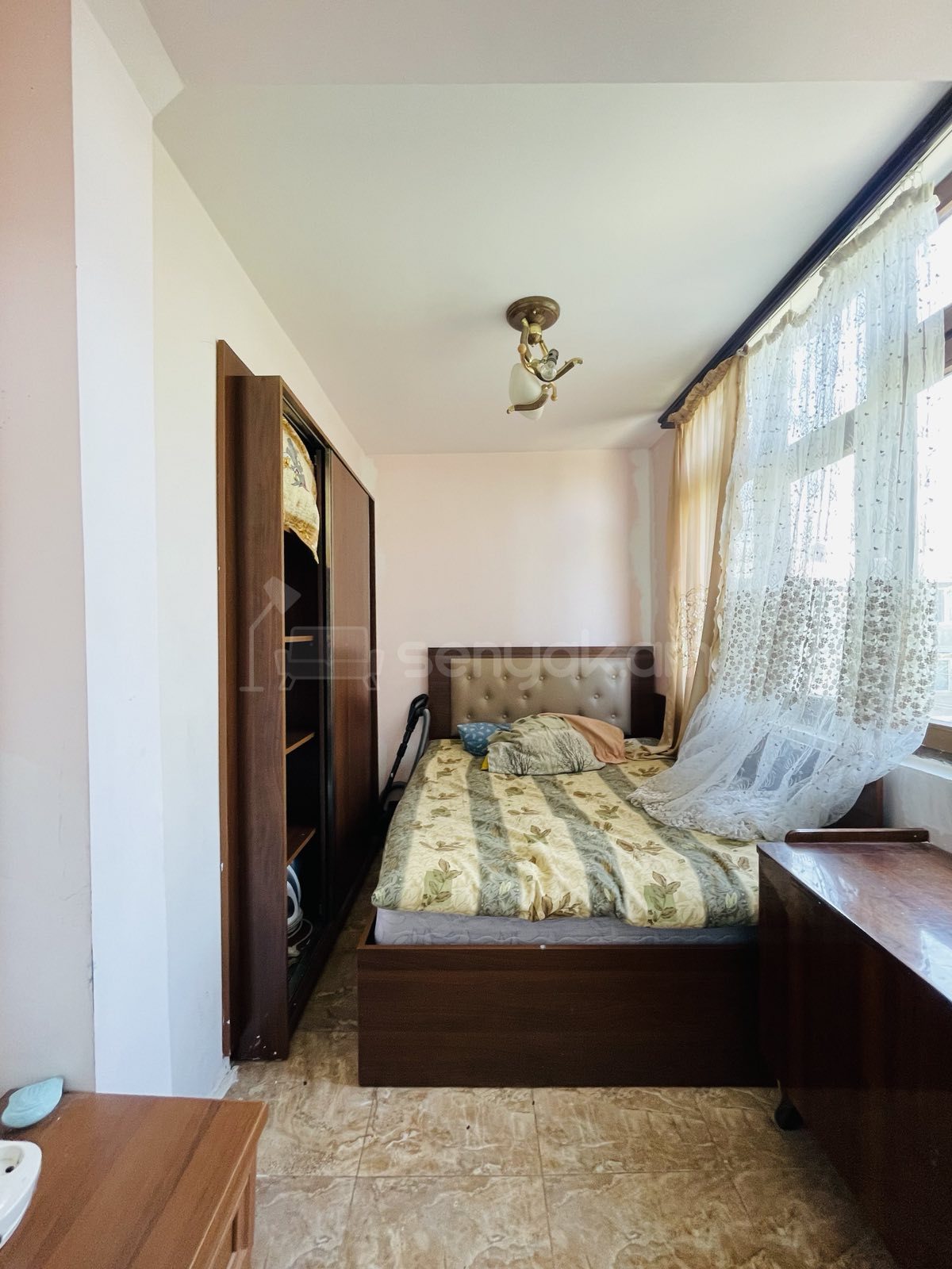 3 Սենյականոց Բնակարան Քարե Շենքում, 65քմ, 3/4 հարկ, Նորմալ Վիճակում, Կահավորված