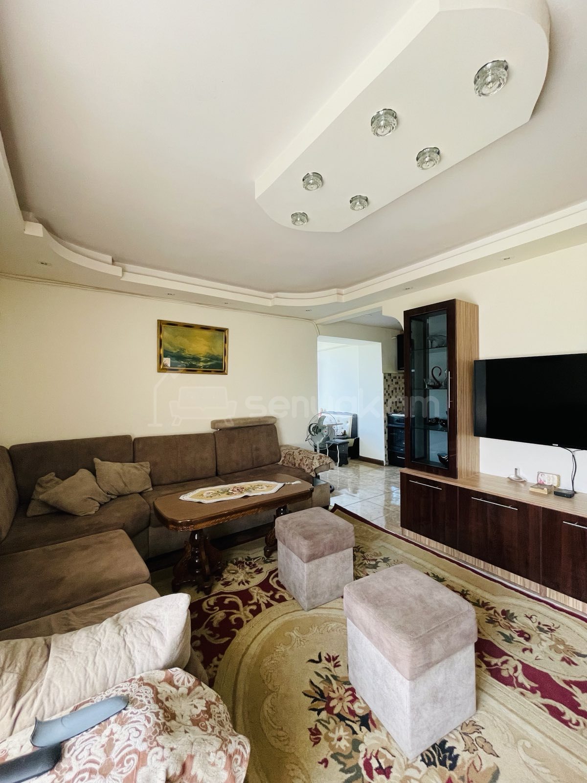3 Սենյականոց Բնակարան Քարե Շենքում, 65քմ, 3/4 հարկ, Նորմալ Վիճակում, Կահավորված